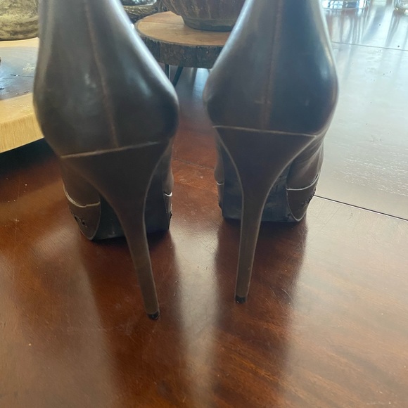 Womens Carlos Santana brown platform heels.  Like new.  Size 7 - Picture 3 of 4